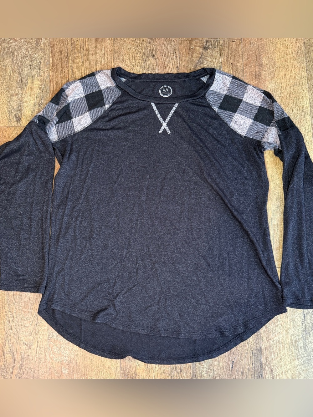 Maurice 24/7 Women’s Long Sleeve Round Hem High Low Plaid Shoulders Large